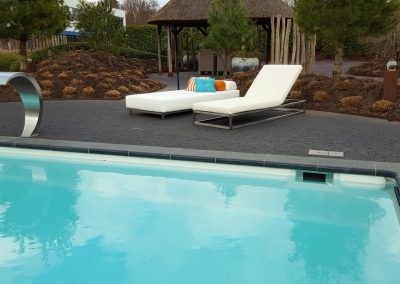 zwembad loungebed
